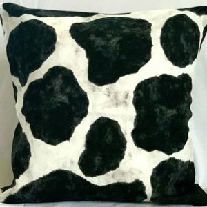 A pair of 14×14 cow print envelop pillow case.